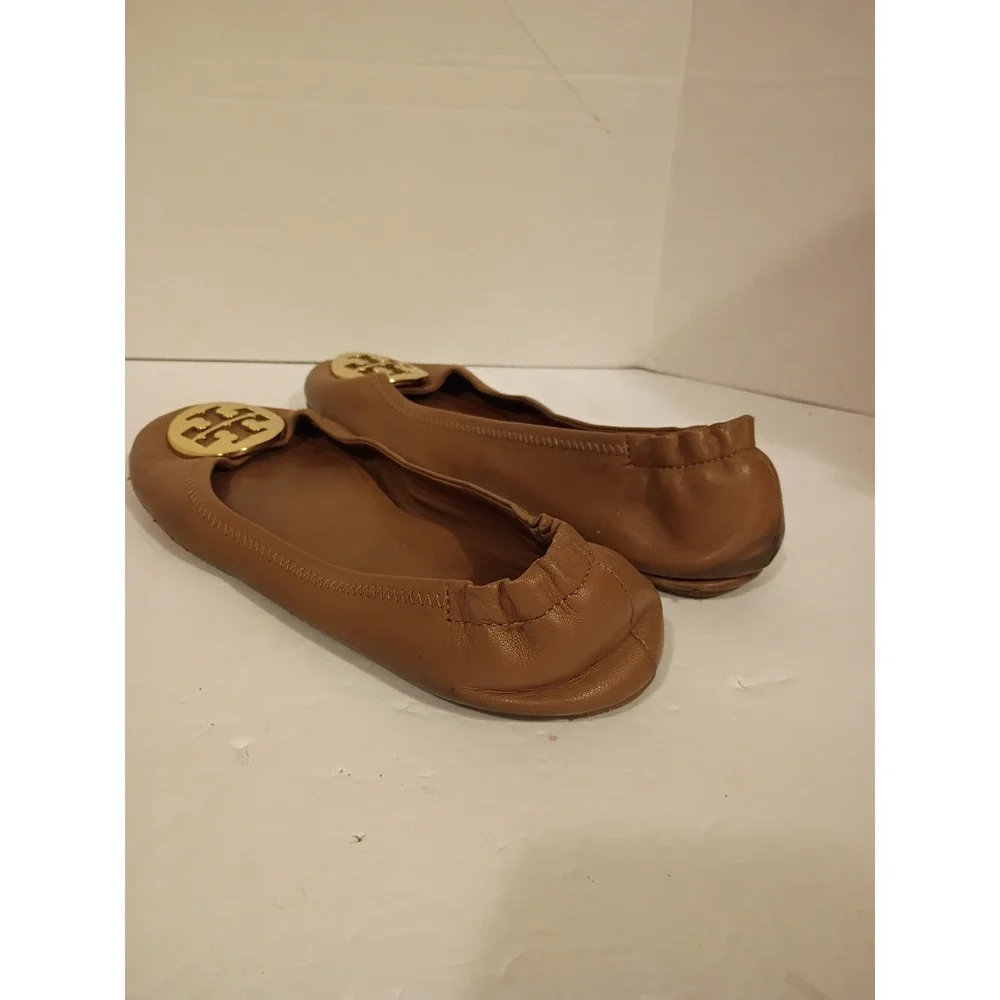 Tory Burch Reva Ballet Flats Tan Leather Gold Logo Medallion Scrunch Back Shoes